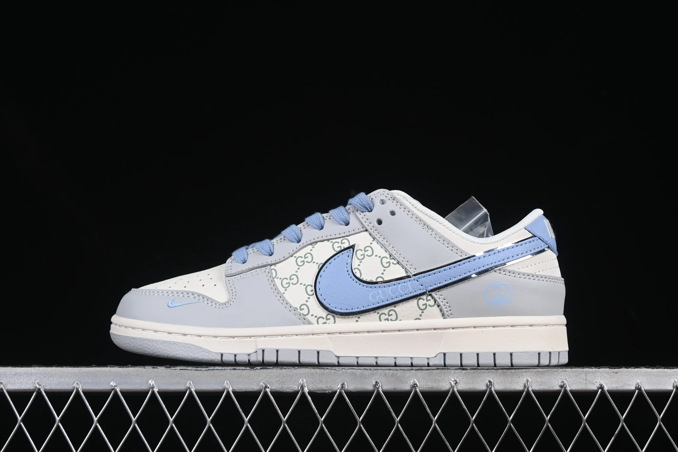 All categories Nk SB Dunk Series Nk SB Dunk Low High-end customized low-top sneakers Nike SB Dunk Low Gucci co-branded gray and blue print Anniversary high-end customized low-top casual sneakers JJ2508-556